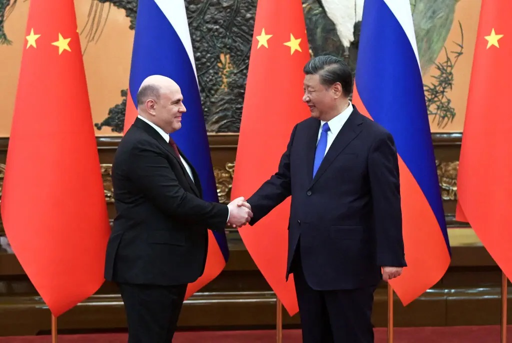 China promete fortalecer lazos con Rusia